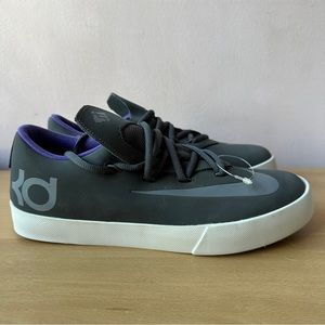 Brand New Boys Nike Grade School Grey KD Low Top Sneakers Size 6.5 GS